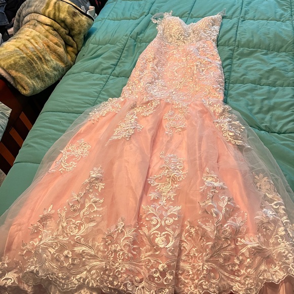 Beautiful pink and lace wedding dress from flormiss size is a XS. - Picture 5 of 8